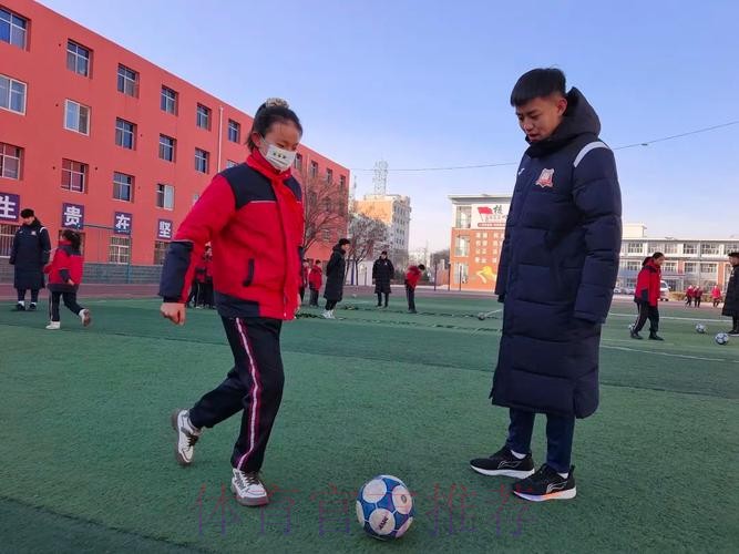 五人制足协杯组委会开展“国际志愿者日”进校园活动 五人制足协杯组委会开展“国际志愿者日”进校园活动